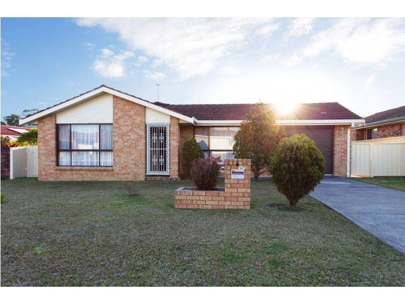 4 Casuarina Close, Old Bar NSW 2430