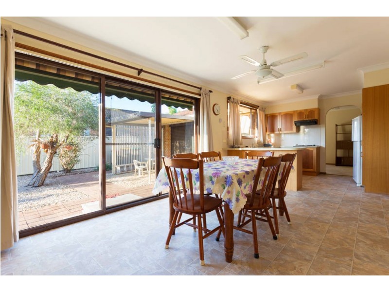 4 Casuarina Close, Old Bar NSW 2430