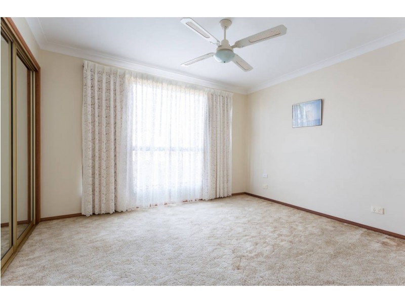 4 Casuarina Close, Old Bar NSW 2430