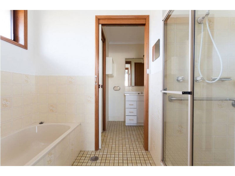 4 Casuarina Close, Old Bar NSW 2430