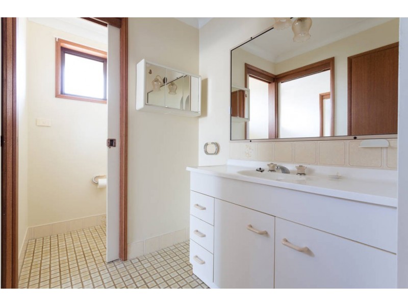 4 Casuarina Close, Old Bar NSW 2430