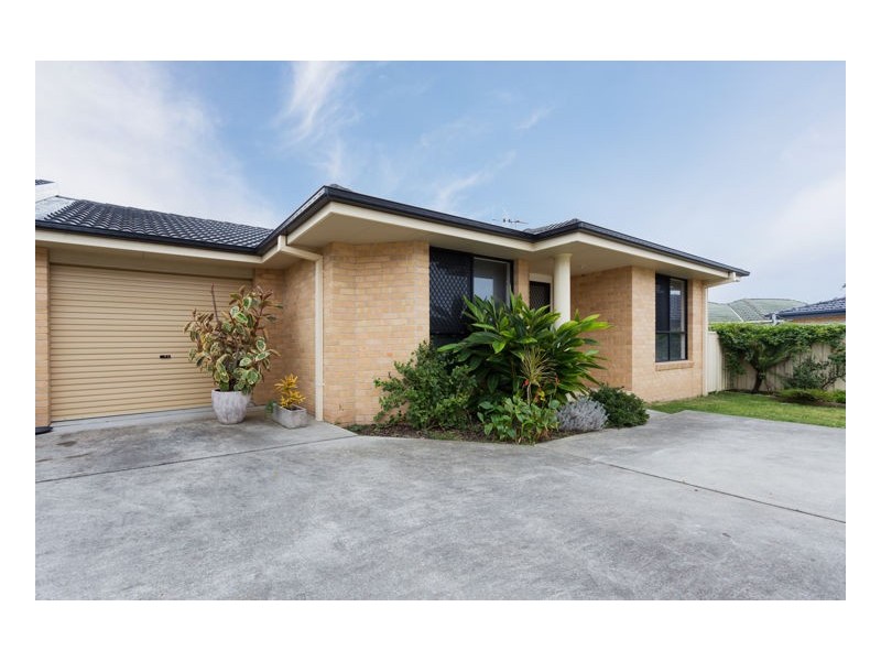 2/13 Albatross Way, Old Bar NSW 2430