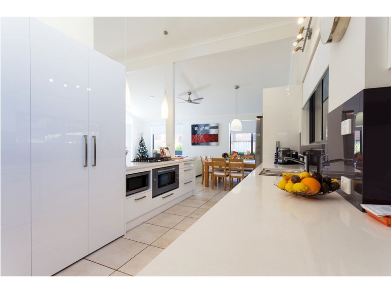 5 Spinnaker Cove, Wallabi Point NSW 2430