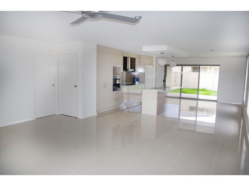 1/42 Albatross Way, Old Bar NSW 2430