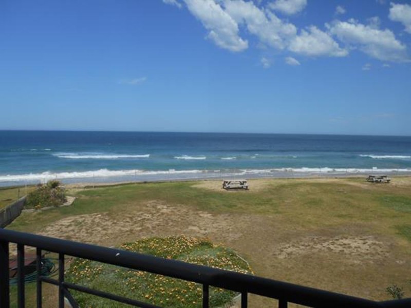 Unit 1 The Meridian  Lewis Street, Old Bar NSW 2430