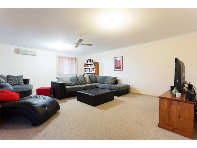6 Carrabeen Drive, Old Bar NSW 2430