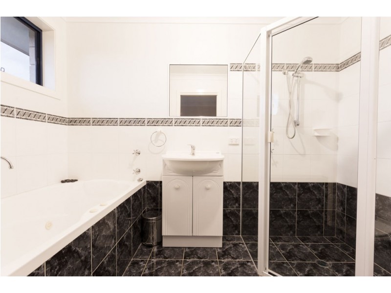 6 Carrabeen Drive, Old Bar NSW 2430
