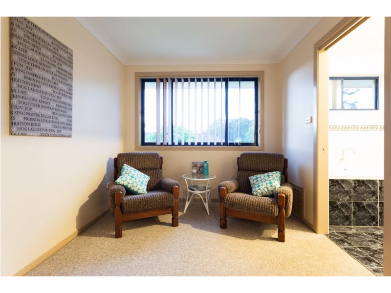 6 Carrabeen Drive, Old Bar NSW 2430