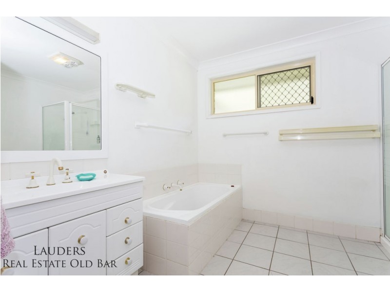 106 Waterman Street, Old Bar NSW 2430