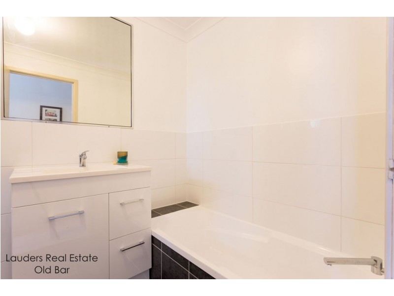 3/26 Old Bar Road, Old Bar NSW 2430