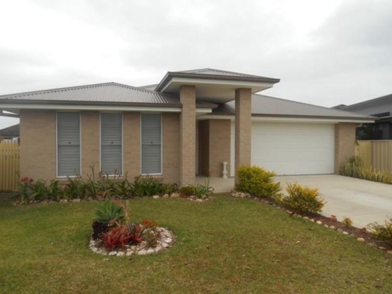 33 Bluehaven Drive, Old Bar NSW 2430