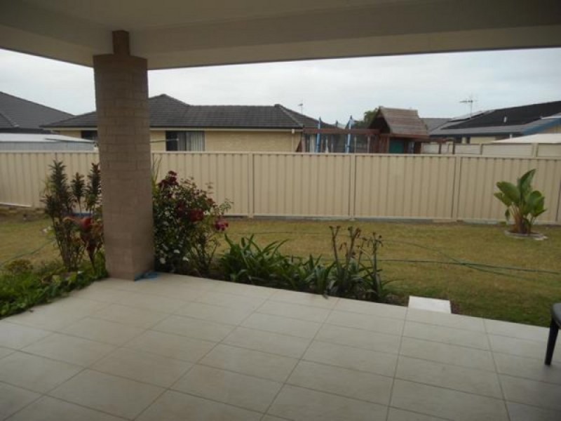 33 Bluehaven Drive, Old Bar NSW 2430