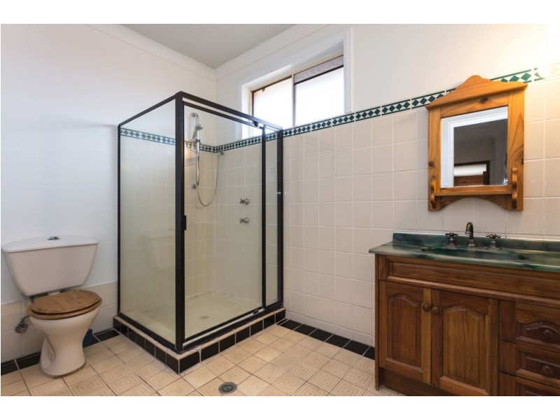 5 Laurina Close, Old Bar NSW 2430