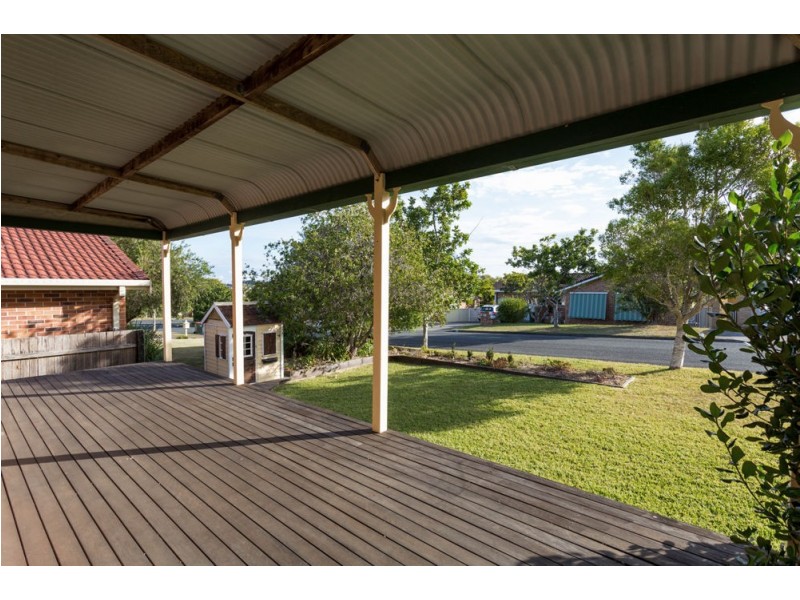 5 Laurina Close, Old Bar NSW 2430