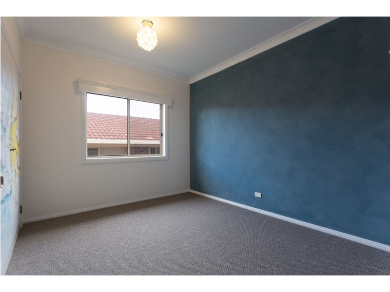 5 Laurina Close, Old Bar NSW 2430