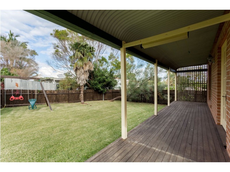 5 Laurina Close, Old Bar NSW 2430