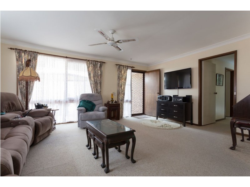 11 Gannet Crescent, Old Bar NSW 2430