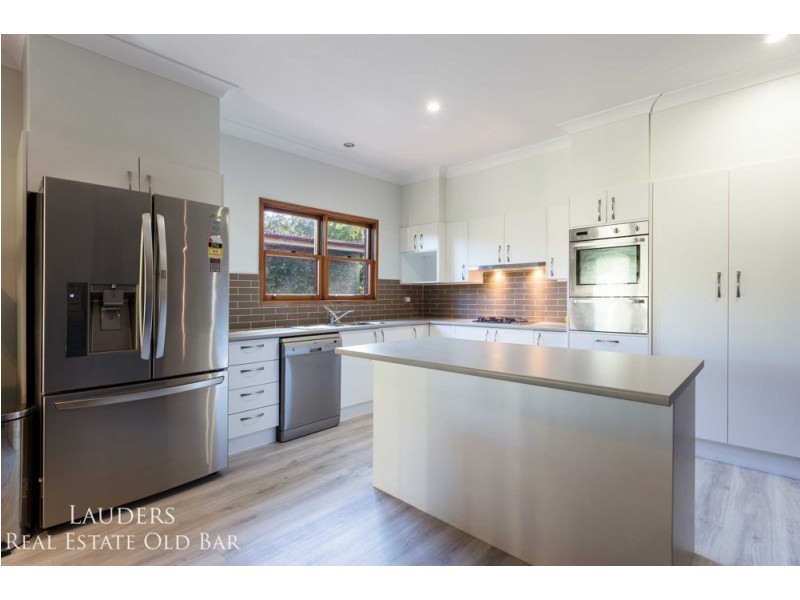 27 Manning Point Road, Old Bar NSW 2430