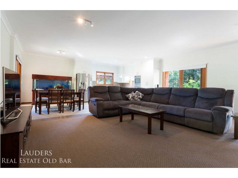 27 Manning Point Road, Old Bar NSW 2430