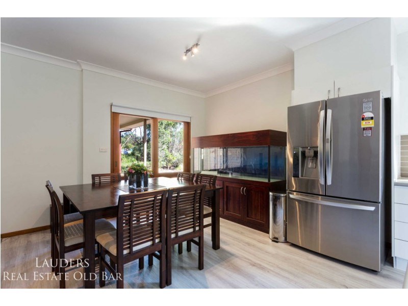 27 Manning Point Road, Old Bar NSW 2430