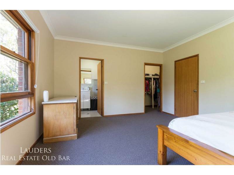 27 Manning Point Road, Old Bar NSW 2430