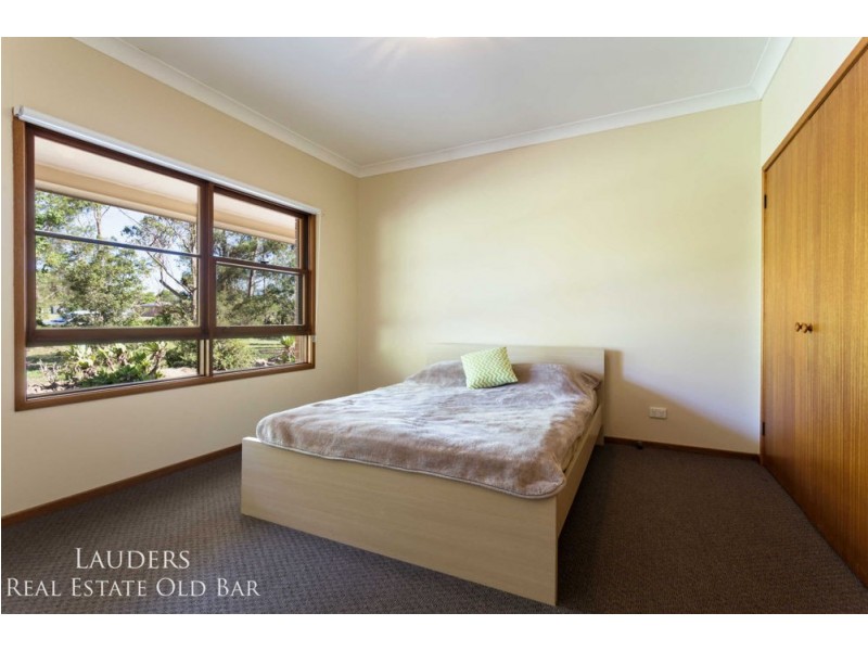 27 Manning Point Road, Old Bar NSW 2430
