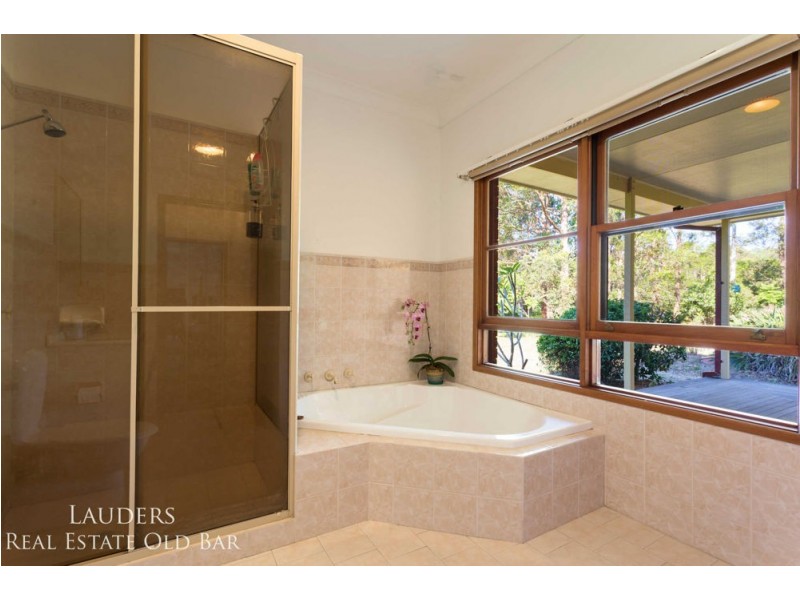 27 Manning Point Road, Old Bar NSW 2430