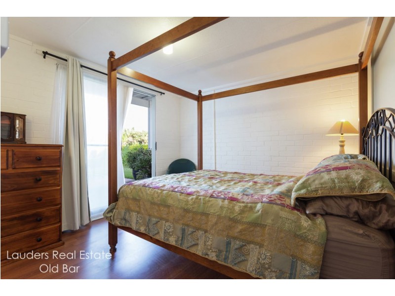 20 Old Bar Road, Old Bar NSW 2430