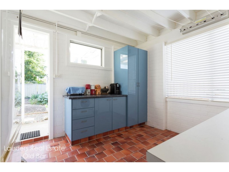 20 Old Bar Road, Old Bar NSW 2430