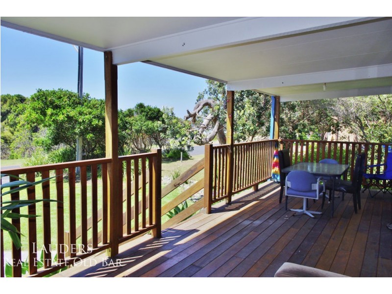 11 Pacific Parade, Old Bar NSW 2430