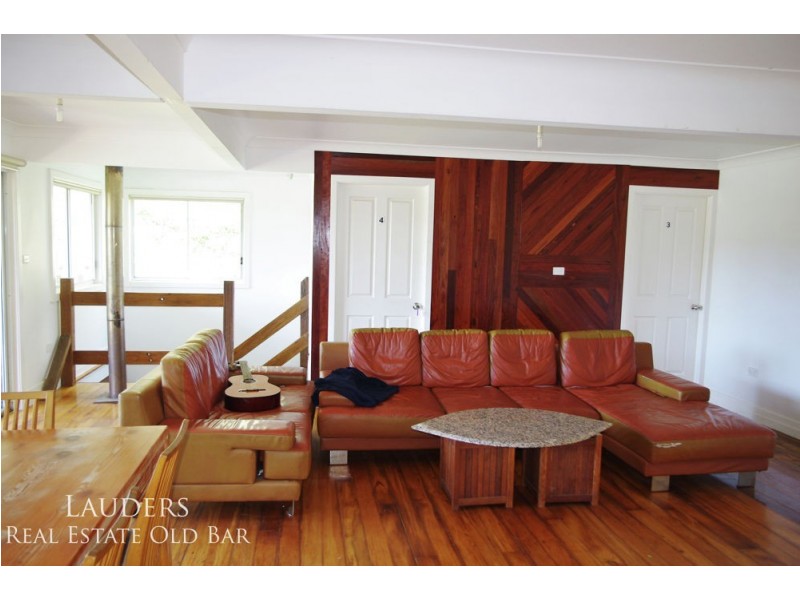 11 Pacific Parade, Old Bar NSW 2430
