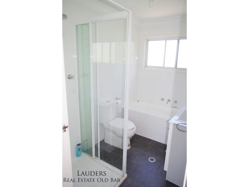 11 Pacific Parade, Old Bar NSW 2430