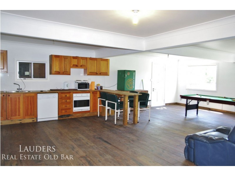 11 Pacific Parade, Old Bar NSW 2430