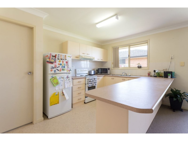 2/10 Pryor Crescent, Old Bar NSW 2430