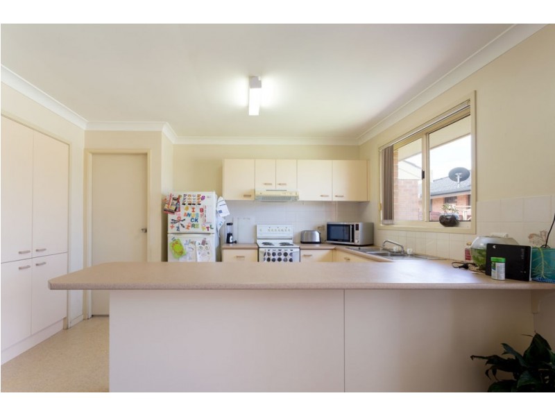 2/10 Pryor Crescent, Old Bar NSW 2430