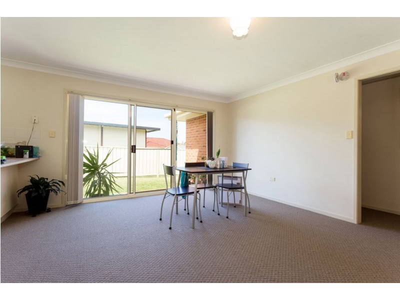2/10 Pryor Crescent, Old Bar NSW 2430