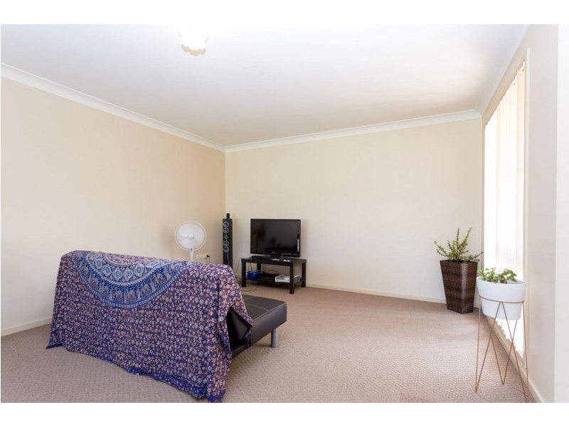 2/10 Pryor Crescent, Old Bar NSW 2430