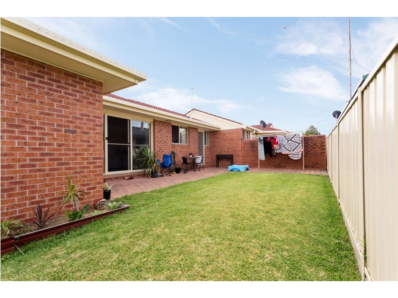 2/10 Pryor Crescent, Old Bar NSW 2430
