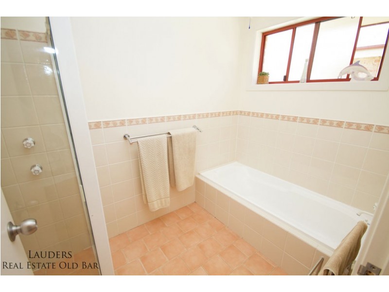 46 Medowie Road, Old Bar NSW 2430