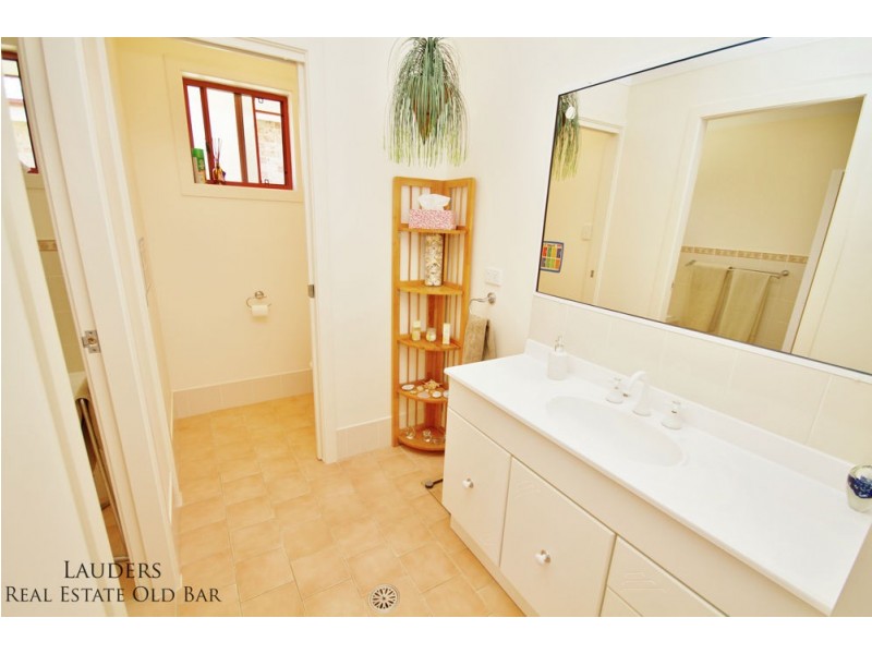 46 Medowie Road, Old Bar NSW 2430