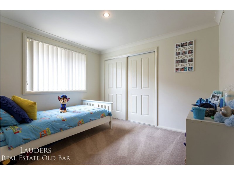 13 Flagtail Avenue, Old Bar NSW 2430