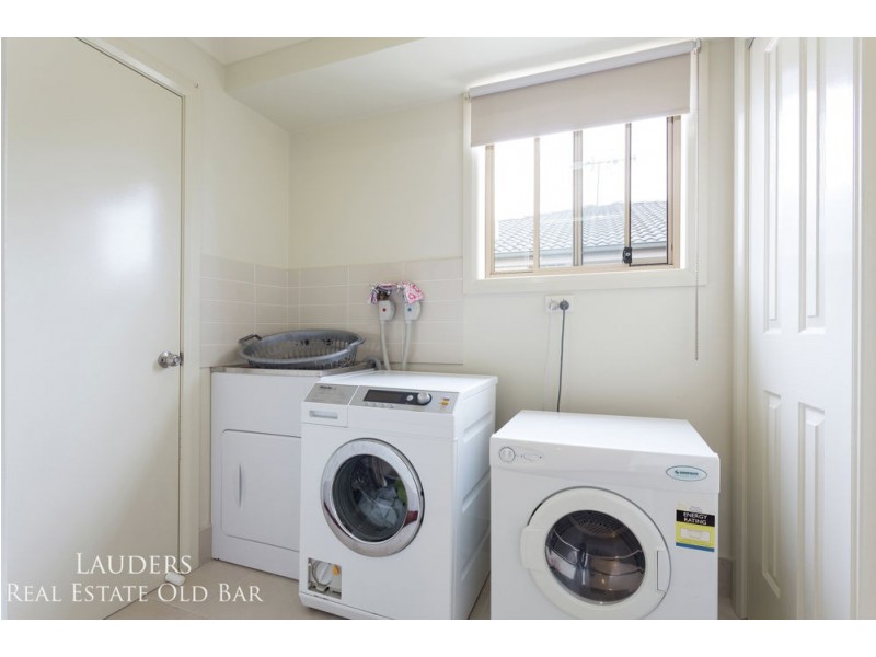 13 Flagtail Avenue, Old Bar NSW 2430