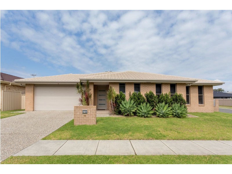 2/42 Albatross Way, Old Bar NSW 2430