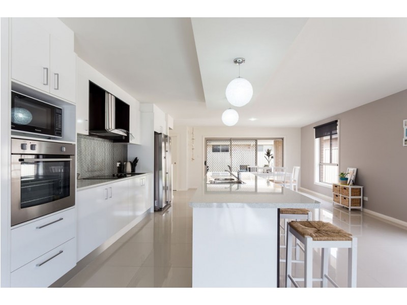 2/42 Albatross Way, Old Bar NSW 2430