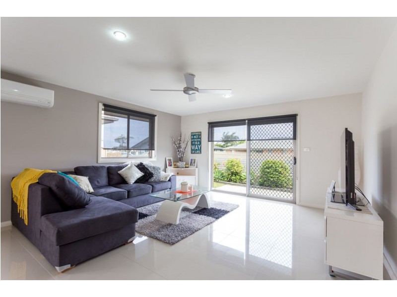 2/42 Albatross Way, Old Bar NSW 2430
