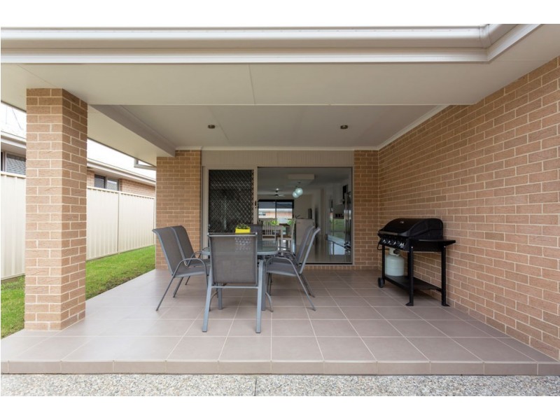 2/42 Albatross Way, Old Bar NSW 2430