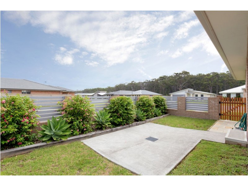 2/42 Albatross Way, Old Bar NSW 2430