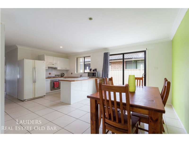 1/10 Bluehaven Drive, Old Bar NSW 2430