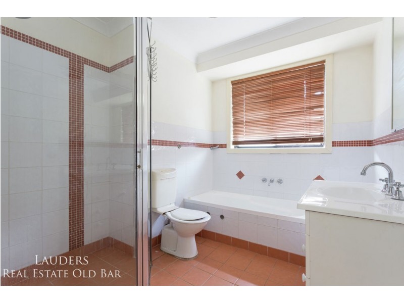 1/10 Bluehaven Drive, Old Bar NSW 2430