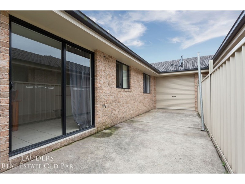 1/10 Bluehaven Drive, Old Bar NSW 2430